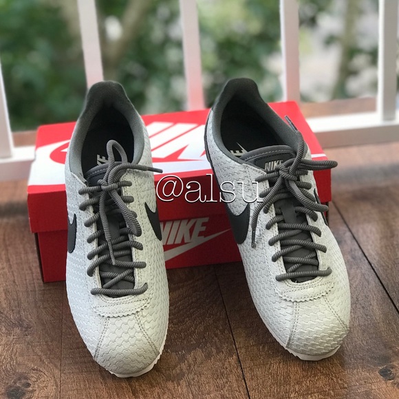 NWT Nike Classic Cortez SE MTLC Pewter WMNS - Picture 2 of 7